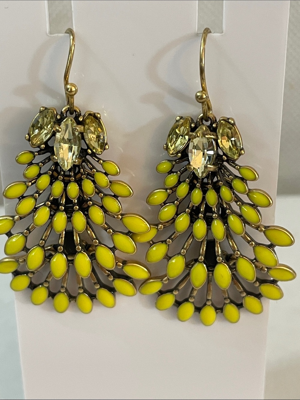 Vintage Stella and Dot fan drop chandelier earrings Brass & Enamel 1.5” L 1” W